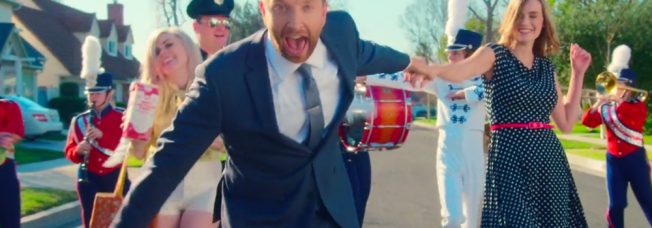 Watch Brett Eldredge’s Chaotic New Video for “Somethin’ I’m Good At”